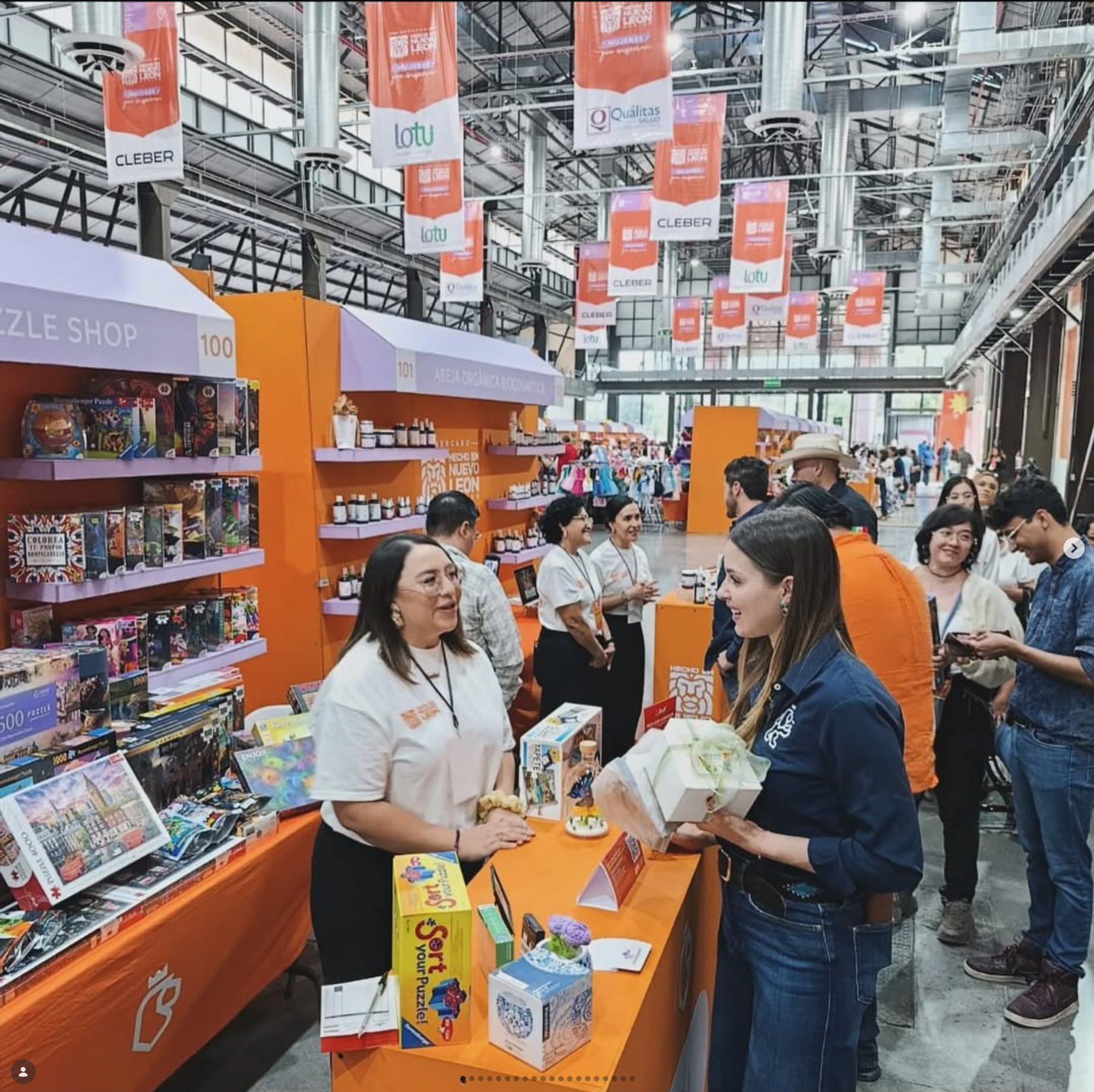 Estandito de Elefantástica en un mercado Hecho en Nuevo León